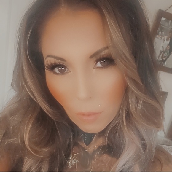 Meet your Posher, Dezire'e - Picture 1 of 1